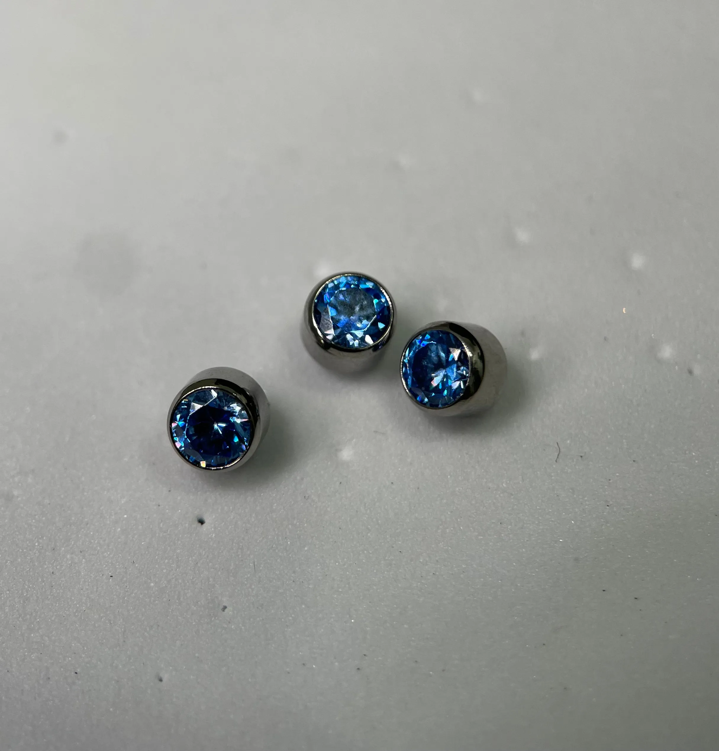 Anatometal  Threaded Bezel Set Gem End