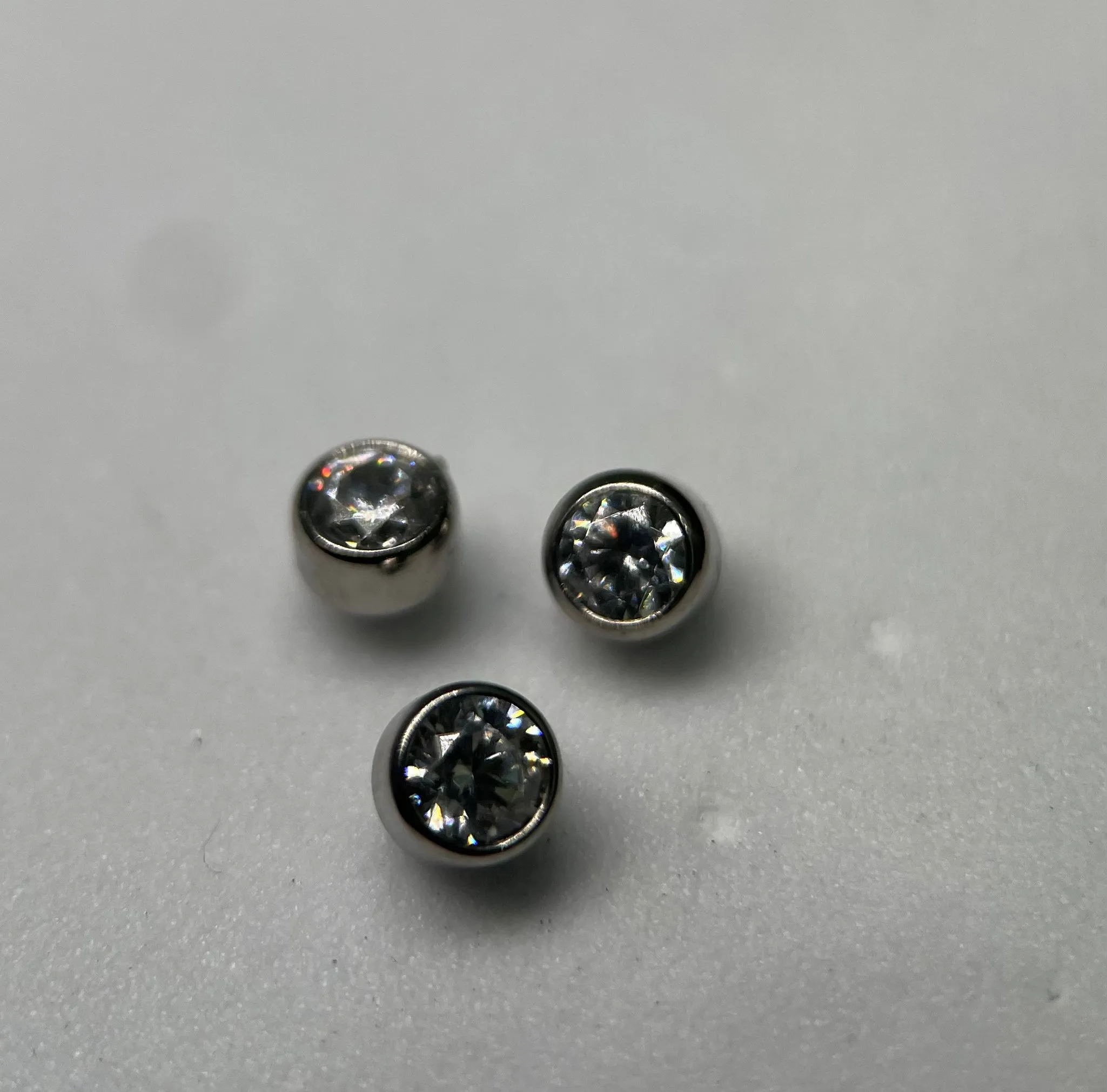 Anatometal  Threaded Bezel Set Gem End